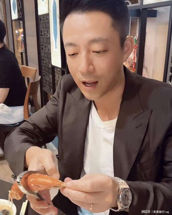 九游体育娱乐网他老是掩饰两个孩子出镜-九游体育app官网下载IOS/安卓全站最新版下载